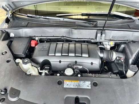 Used 2017 Chevrolet Traverse LT image 26