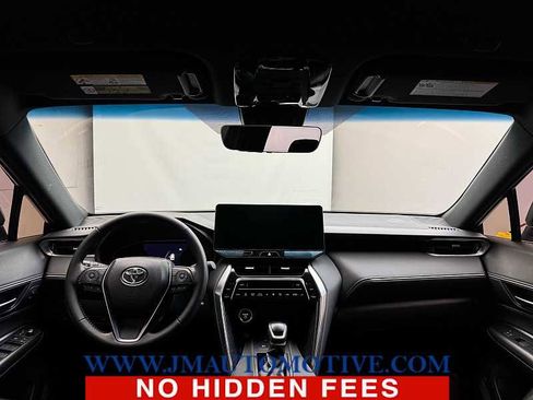 Used 2024 Toyota Venza Nightshade image 11