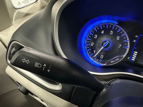 Used 2023 Chrysler Voyager LX image 21