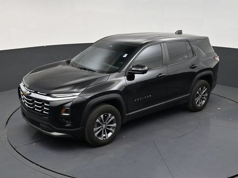Used 2025 Chevrolet Equinox LT w/ Safety and Technology Package FWD image 12