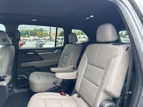 New 2026 GMC Acadia Elevation w/ Elevation Premium Package FWD image 33