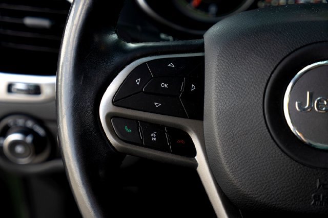 Used 2020 Jeep Cherokee Limited w/ Luxury Group FWD image 11