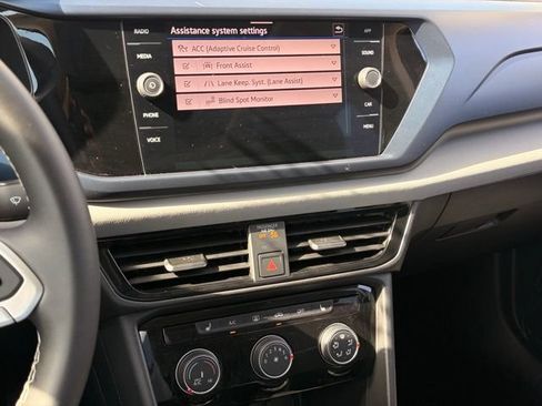 Used 2023 Volkswagen Taos SE w/ Panoramic Sunroof Package FWD image 15