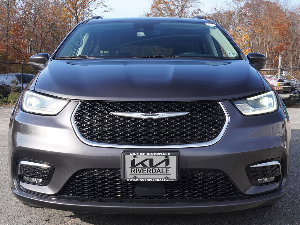Used 2022 Chrysler Pacifica Touring-L FWD image 11