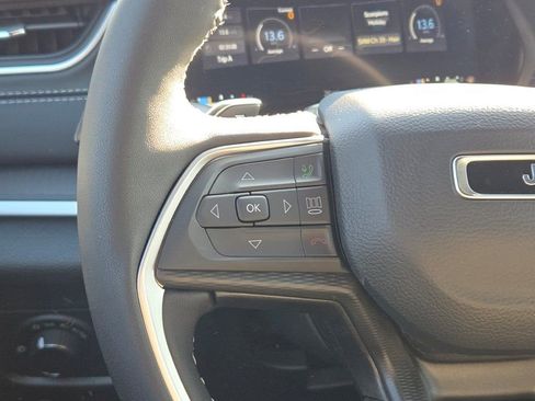 New 2025 Jeep Grand Cherokee Laredo X w/ Luxury Tech Group I AWD/4WD image 32