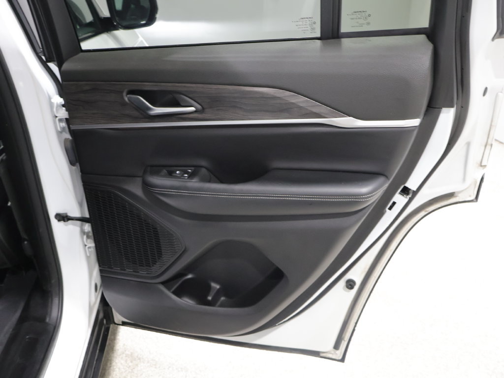 Certified 2024 Jeep Grand Cherokee Limited w/ Black Appearance Package AWD/4WD image 22