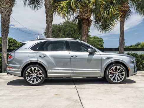 Used 2021 Bentley Bentayga AWD/4WD image 9