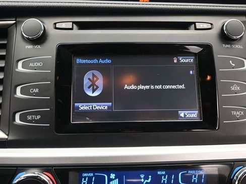 Used 2018 Toyota Highlander LE image 31