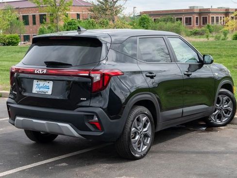 Used 2025 Kia Seltos LX AWD/4WD image 26