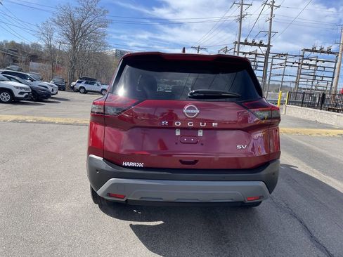 Used 2023 Nissan Rogue SV image 2