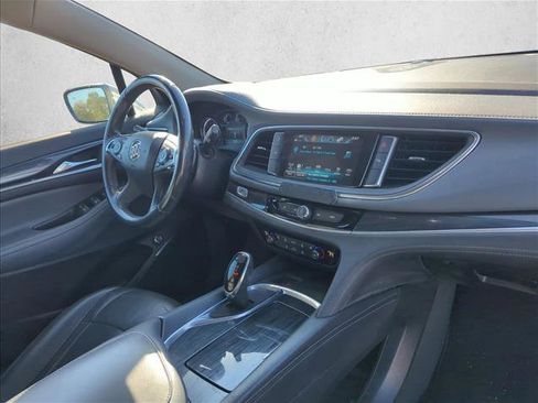 Used 2019 Buick Enclave Essence image 18