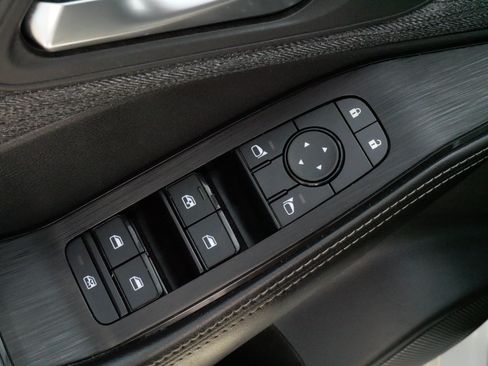 Used 2023 Nissan Rogue SV AWD/4WD image 19