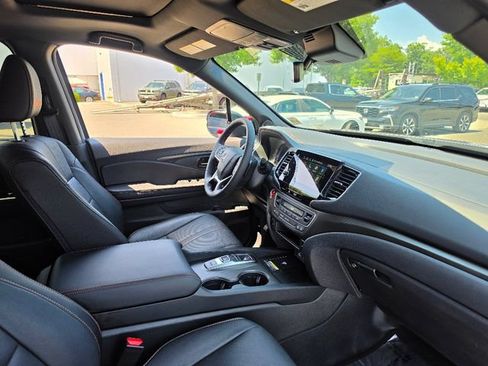 Used 2025 Honda Passport TrailSport image 11