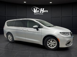 Used 2023 Chrysler Pacifica Touring-L FWD video 1