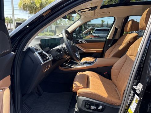 Used 2024 BMW X7 xDrive40i w/ Premium Package AWD/4WD image 17