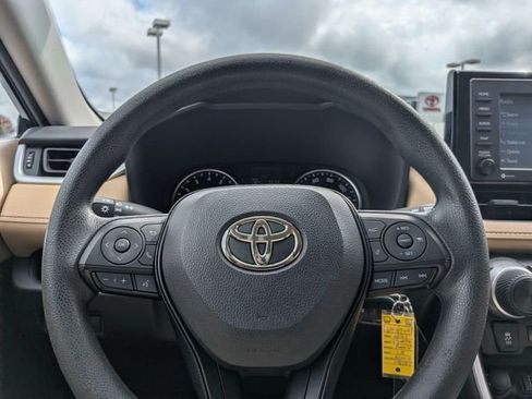 Used 2021 Toyota RAV4 LE FWD image 25