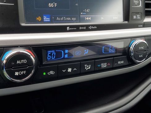 Used 2019 Toyota Highlander SE AWD/4WD image 24