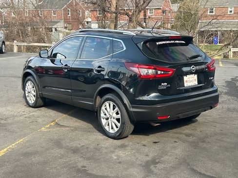 Used 2020 Nissan Rogue Sport SV image 3