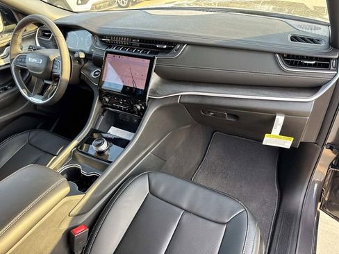 New 2025 Jeep Grand Cherokee L Limited w/ Luxury Tech Group II RWD image 17