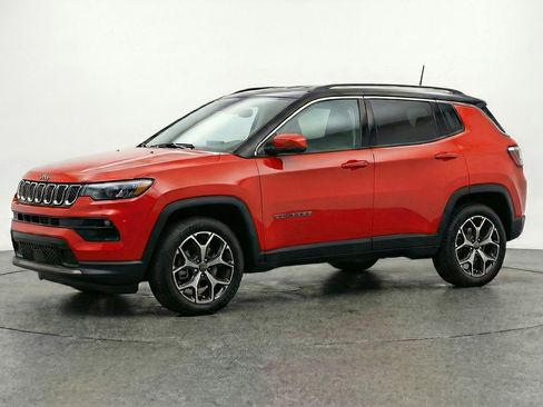 Used 2025 Jeep Compass Limited image 3