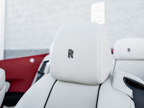 Used 2017 Rolls-Royce Dawn image 31