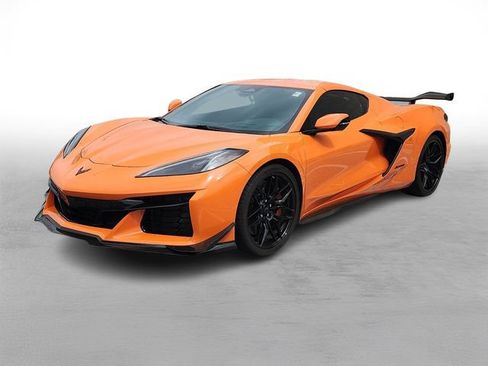 Used 2024 Chevrolet Corvette Z06 w/ Z07 Performance Package RWD image 3