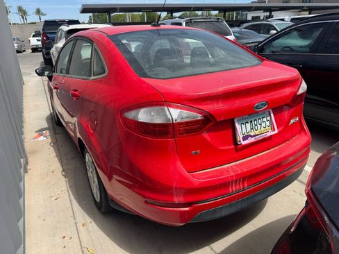 Used 2015 Ford Fiesta SE FWD image 3