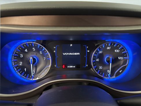 Used 2024 Chrysler Voyager LX FWD image 21