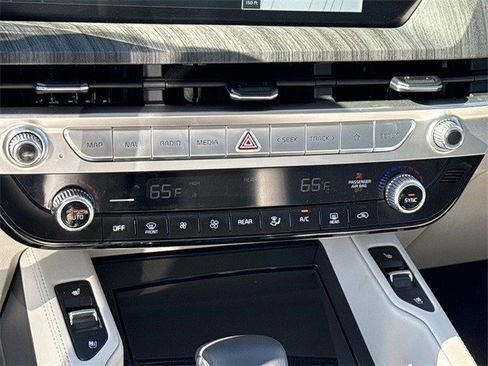 Used 2023 Kia Telluride EX w/ EX Captain's Chair Package image 22