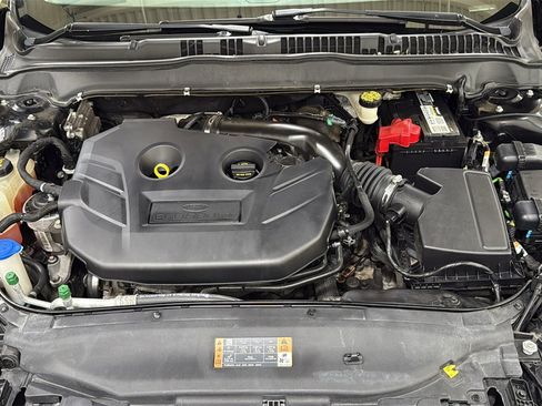 Used 2017 Ford Fusion SE image 25