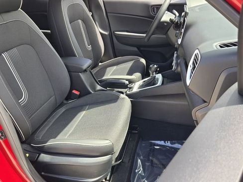 Certified 2025 Hyundai Venue Limited FWD image 15
