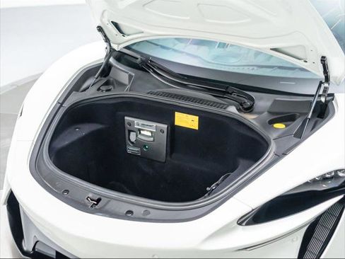 Used 2025 McLaren Artura Spider image 16