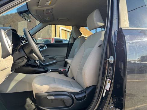 Used 2020 Kia Soul LX FWD image 18