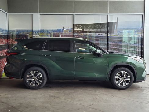 Certified 2024 Toyota Highlander XLE image 4