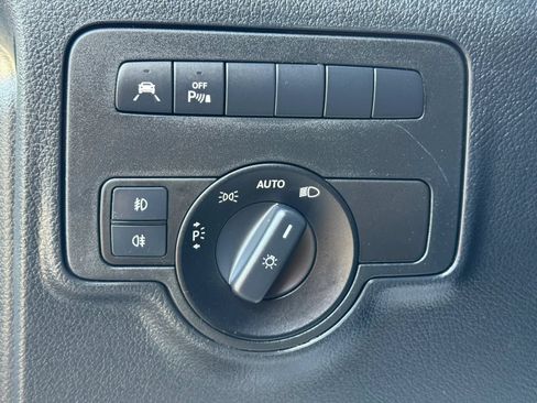 Used 2018 Mercedes-Benz Metris Passenger image 29