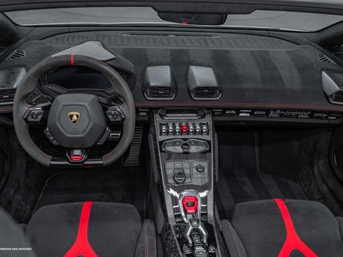Used 2019 Lamborghini Huracan Performante AWD/4WD image 4