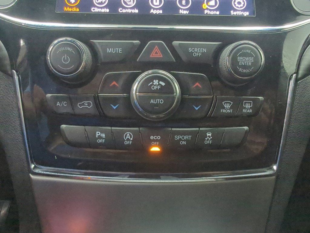 Used 2021 Jeep Grand Cherokee Laredo X AWD/4WD image 18