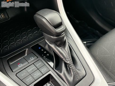 Used 2025 Toyota RAV4 XLE image 24