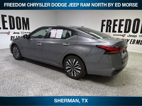 Used 2024 Nissan Altima 2.5 SV FWD image 6
