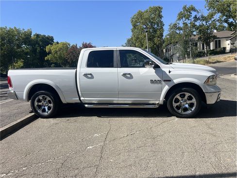 Used 2014 RAM 1500 Laramie w/ Convenience Group AWD/4WD image 4