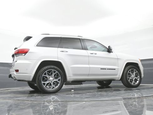 Used 2020 Jeep Grand Cherokee Overland AWD/4WD image 39