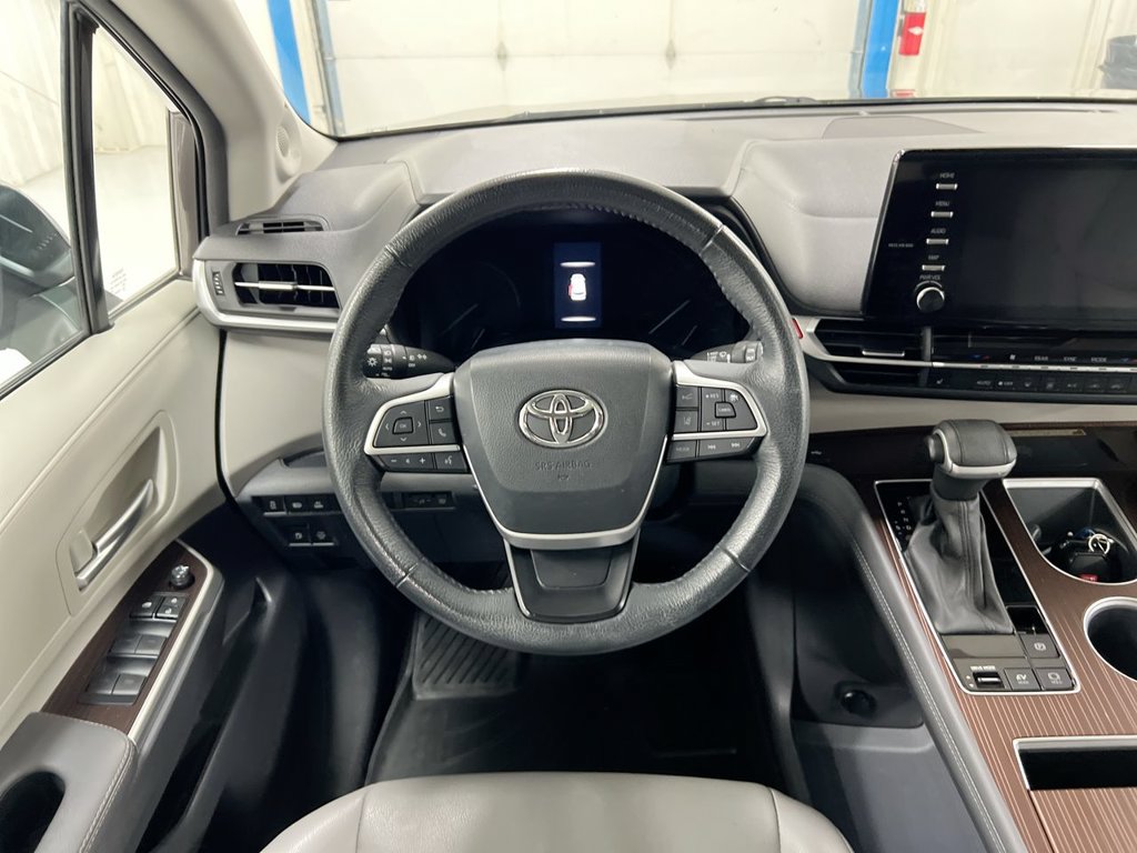 Used 2024 Toyota Sienna XLE w/ XLE Plus Package AWD/4WD image 11