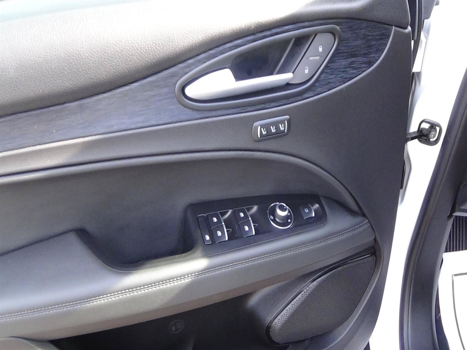 Used 2024 Alfa Romeo Stelvio Sprint AWD/4WD image 16