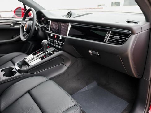 Certified 2026 Porsche Macan S AWD/4WD image 28