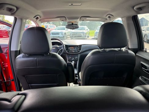 Used 2017 Chevrolet Trax LT w/ LT Convenience Package FWD image 14