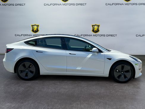 Used 2023 Tesla Model 3 Standard Range image 3