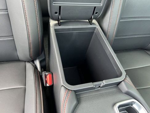 Used 2025 Nissan Sentra SR w/ SR Premium Package FWD image 24
