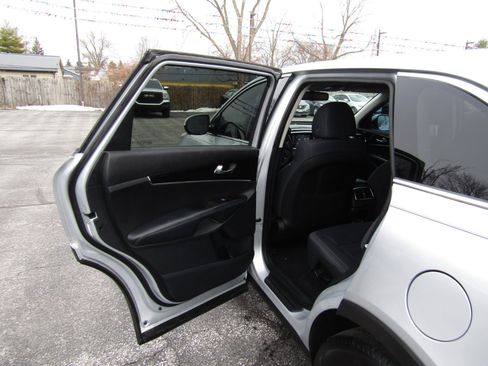 Used 2019 Kia Sorento LX image 16