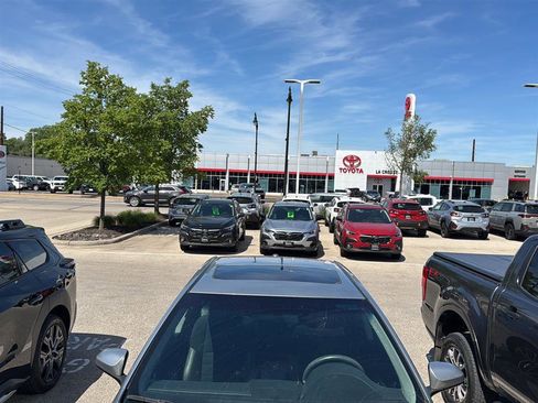 Used 2017 Toyota Camry XSE w/ Moonroof Package FWD image 3
