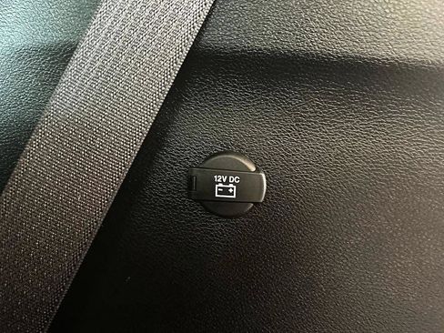 Used 2025 Chrysler Pacifica Limited FWD image 32